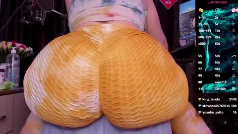 Snapshot of raissa_sky26 chatting on March 1, 7:19 am Laura online show from March 1, 7:19 am