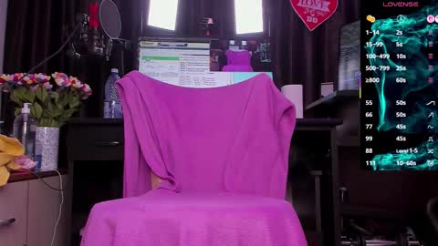 Snapshot of raissa_sky26 chatting on October 2, 2:40 am Laura online show from October 2, 2:40 am