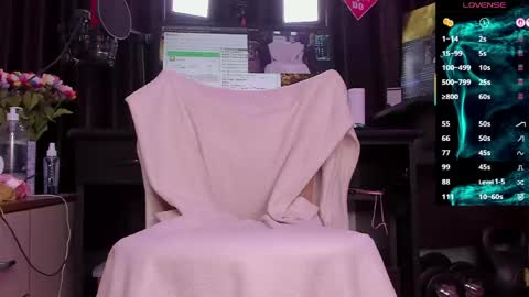 Snapshot of raissa_sky26 chatting on June 9, 2:56 am Laura online show from June 9, 2:56 am