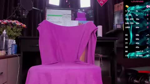Snapshot of raissa_sky26 chatting on July 30, 2:32 am Laura online show from July 30, 2:32 am