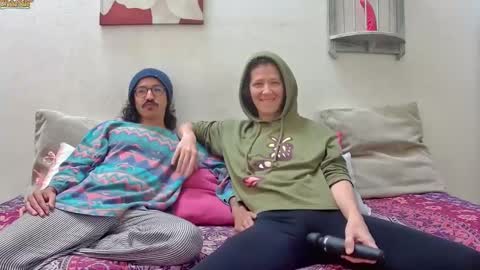 Snapshot of randomshuffle chatting on February 9, 3:23 pm MR DJ Randomshuffle friends playing with sexual energy live - OMG we are back online show from February 9, 3:23 pm