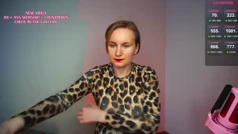 Snapshot of randycherry chatting on July 17, 3:29 pm Cherry Miss Cherry online show from July 17, 3:29 pm