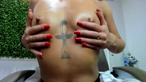 Snapshot of rania_wild chatting on November 28, 6:38 am Rania online show from November 28, 6:38 am