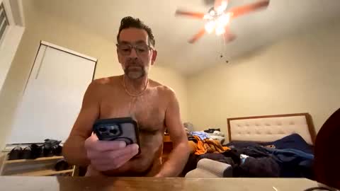 Snapshot of ranuzzi26 chatting on December 20, 1:45 am ranuzzi26 online show from December 20, 1:45 am