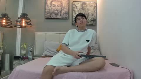 Raphael Nyon online show from March 11, 3:34 am