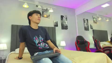 Raphael Nyon online show from March 15, 3:12 am