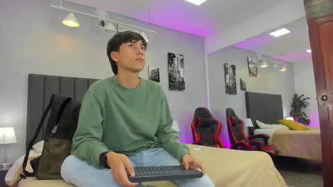 Raphael Nyon online show from March 18, 3:42 am