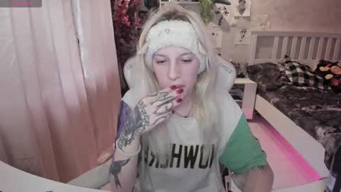 Snapshot of rapunzel_cute chatting on October 30, 1:34 pm Rapunzel online show from October 30, 1:34 pm