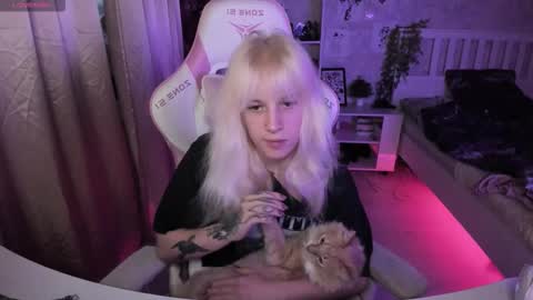 Snapshot of rapunzel_cute chatting on November 26, 1:23 pm Rapunzel online show from November 26, 1:23 pm