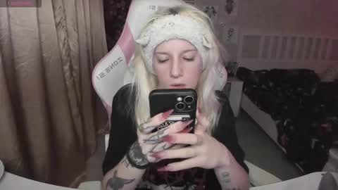 Snapshot of rapunzel_cute chatting on December 20, 2:02 pm Rapunzel online show from December 20, 2:02 pm