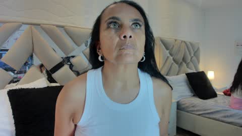 Snapshot of raquel_moore chatting on January 25, 6:57 pm Raquel Moore online show from January 25, 6:57 pm