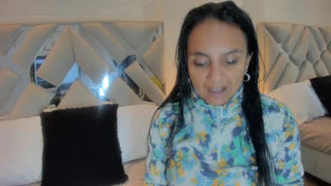 Snapshot of raquel_moore chatting on February 3, 11:05 pm Raquel Moore online show from February 3, 11:05 pm