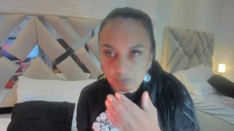 Snapshot of raquel_moore chatting on February 10, 6:53 am Raquel Moore online show from February 10, 6:53 am