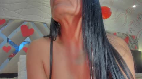 Snapshot of raquel_moore chatting on February 15, 8:11 pm Raquel Moore online show from February 15, 8:11 pm