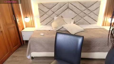 Raquel online show from June 18, 11:58 am