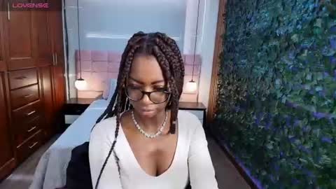Snapshot of raqueljones_ chatting on July 1, 2:40 pm Raquel online show from July 1, 2:40 pm