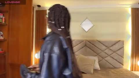 Snapshot of raqueljones_ chatting on July 17, 12:12 pm Raquel online show from July 17, 12:12 pm