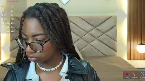 Snapshot of raqueljones_ chatting on August 3, 12:32 pm Raquel online show from August 3, 12:32 pm