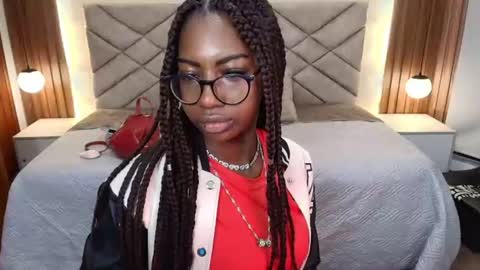Snapshot of raqueljones_ chatting on August 4, 1:57 pm Raquel online show from August 4, 1:57 pm