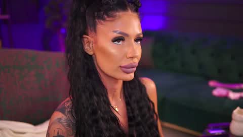 Raquelle online show from January 2, 10:01 pm