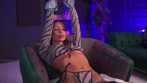 Raquelle online show from January 14, 9:30 pm