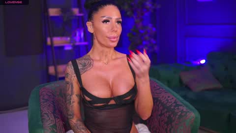 Raquelle online show from January 27, 8:49 pm