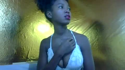 Snapshot of rasoanirinaa chatting on June 17, 5:21 am rasoanirinaa online show from June 17, 5:21 am