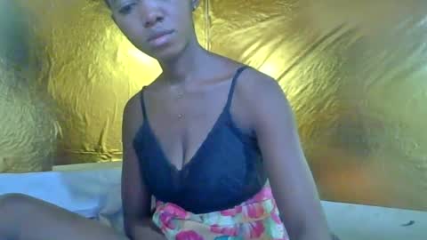 Snapshot of rasoanirinaa chatting on June 18, 10:03 pm rasoanirinaa online show from June 18, 10:03 pm