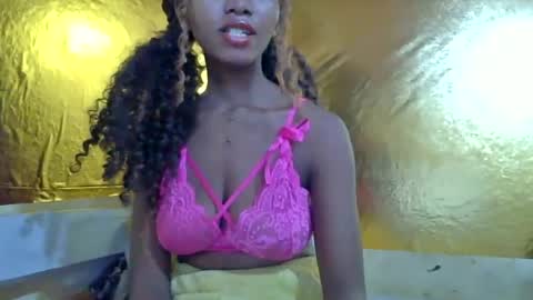 Snapshot of rasoanirinaa chatting on July 3, 7:53 pm rasoanirinaa online show from July 3, 7:53 pm