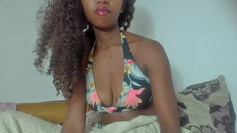 Snapshot of rasoanirinaa chatting on July 14, 4:50 am rasoanirinaa online show from July 14, 4:50 am