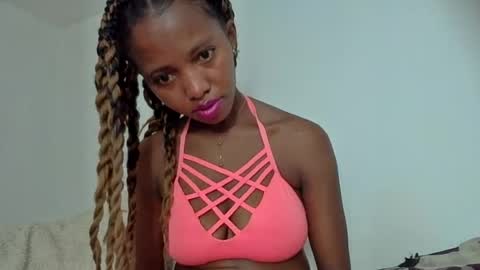 Snapshot of rasoanirinaa chatting on July 18, 5:39 pm rasoanirinaa online show from July 18, 5:39 pm
