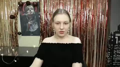 raspberry0101 online show from February 11, 1:41 pm