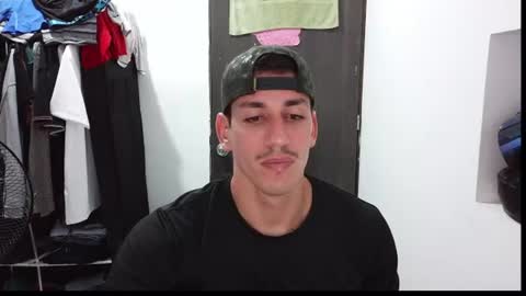 Snapshot of raul240335 chatting on June 27, 1:32 am Raul online show from June 27, 1:32 am