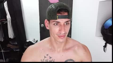 Snapshot of raul240335 chatting on July 13, 6:11 pm Raul online show from July 13, 6:11 pm