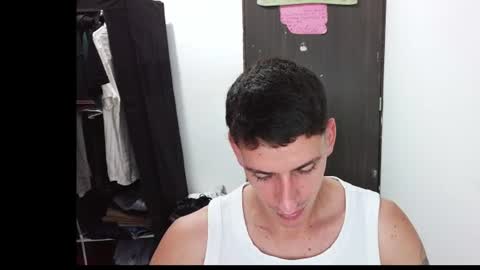 Snapshot of raul240335 chatting on July 17, 12:39 am Raul online show from July 17, 12:39 am