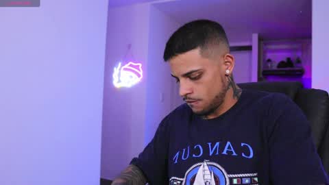 Snapshot of rausch77 chatting on December 3, 8:05 am rausch77 online show from December 3, 8:05 am