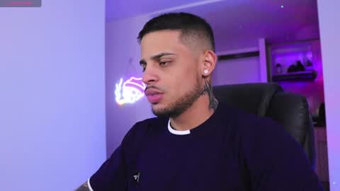 Snapshot of rausch77 chatting on December 4, 3:37 am rausch77 online show from December 4, 3:37 am