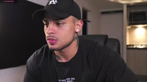 Snapshot of rausch77 chatting on March 8, 9:39 am rausch77 online show from March 8, 9:39 am