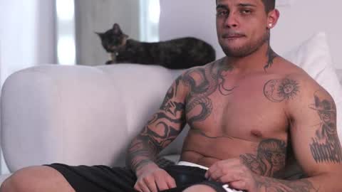 Snapshot of rausch77 chatting on October 17, 9:34 am rausch77 online show from October 17, 9:34 am