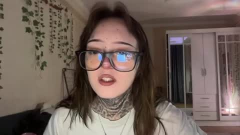 Snapshot of raven_armor chatting on June 10, 6:18 pm raven_armor online show from June 10, 6:18 pm