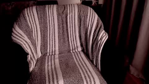 Snapshot of raven_feathers chatting on January 25, 1:21 am Roxanneredlight59 online show from January 25, 1:21 am