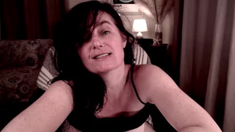Snapshot of raven_feathers chatting on January 26, 11:18 pm Roxanneredlight59 online show from January 26, 11:18 pm
