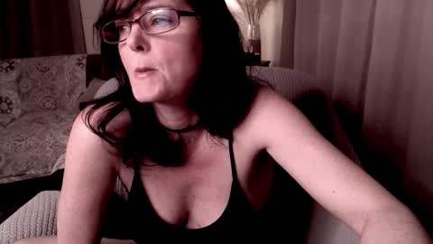 Snapshot of raven_feathers chatting on February 25, 12:58 am Roxanneredlight59 online show from February 25, 12:58 am