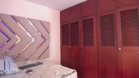 RAVEN FOXTER online show from November 22, 8:08 pm