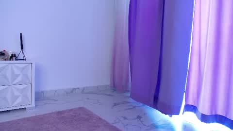 Raven Foxxy online show from June 11, 6:11 am