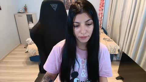 raven_haired_goddess online show from April 27, 6:33 am