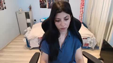 raven_haired_goddess online show from June 21, 9:23 am