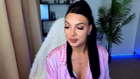 raven_inkk online show from December 16, 11:04 am