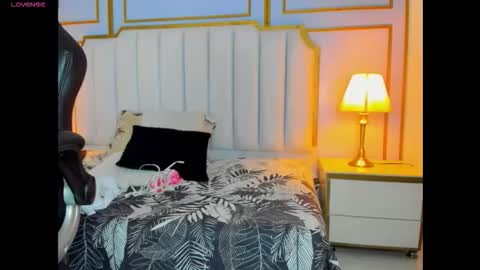 raven_jade_ online show from September 17, 3:30 am