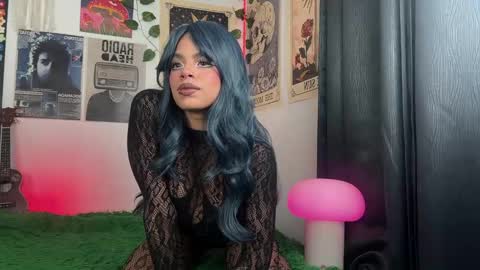 Snapshot of raven_luv chatting on October 17, 1:53 am raven  online show from October 17, 1:53 am